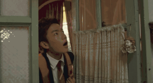 1534307927260248.gif 好奇.gif